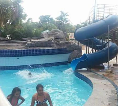 Ecologic Park Ap 2 Quartos Para 7 Pessoas 1Park Aquatico 10 Piscinas Termais Caldas Novas Luaran gambar